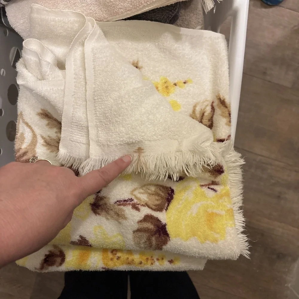 Bath Towels MCM Yellow Floral set of 2 by Cone‎